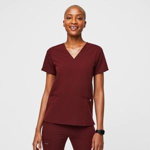 Figs Casma Three-Pocket Scrub Top in Burgundy